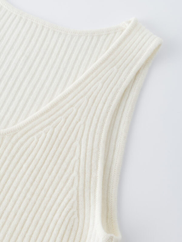 100% CASHMERE U-NECK RIBBED CAMISOLE | IVORY WHITE & TAUPE BROWN