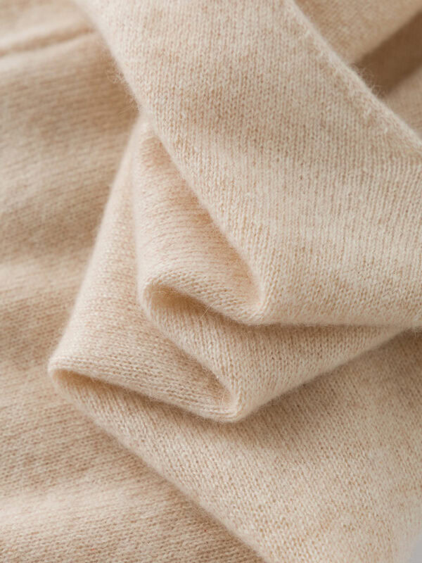 100% CASHMERE V-NECK CAMISOLE | JET BLACK & SOFT CREAM