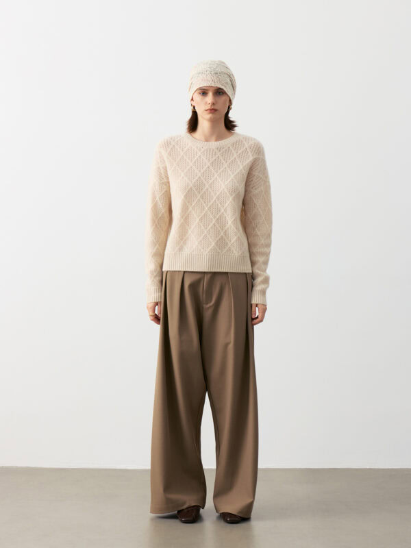 100% CASHMERE CREWNECK SWEATER WITH DIAMOND OPENWORK KNIT | LIGHT GREY & SOFT BEIGE