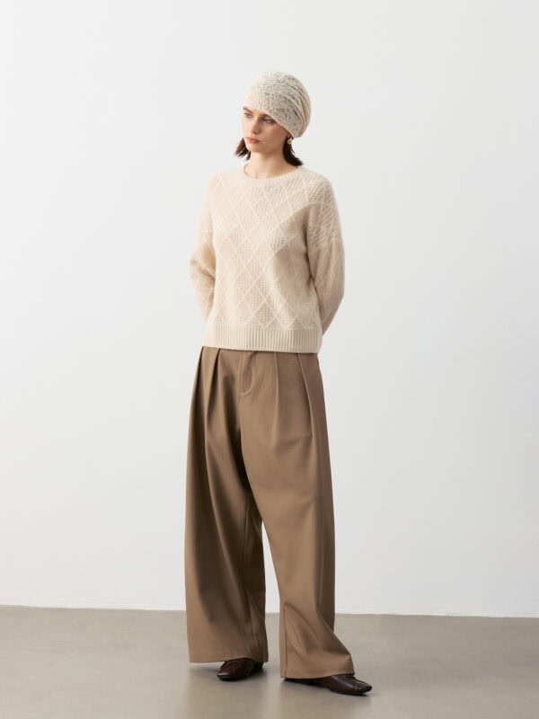 100% CASHMERE CREWNECK SWEATER WITH DIAMOND OPENWORK KNIT | LIGHT GREY & SOFT BEIGE