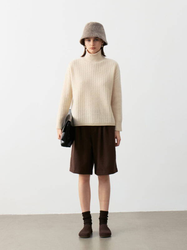 100% CASHMERE TURTLENECK SWEATER | CREAM WHITE & TAUPE BROWN, TEXTURED KNIT