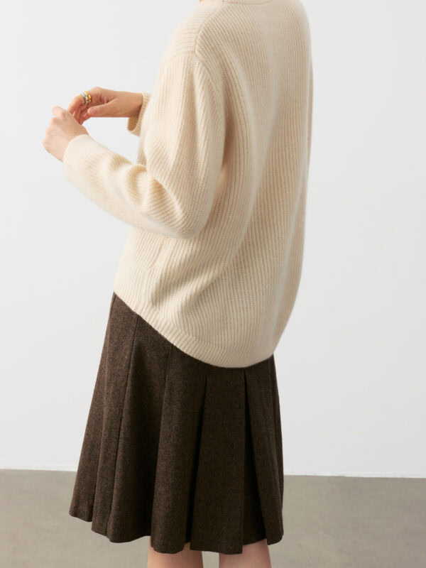 100% CASHMERE CREWNECK SWEATER | SOFT BEIGE, HIGH-LOW HEM
